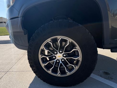 Used 2018 Chevrolet Colorado ZR2 image 11