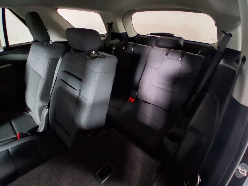 Used 2025 Ford Explorer Active AWD/4WD image 12