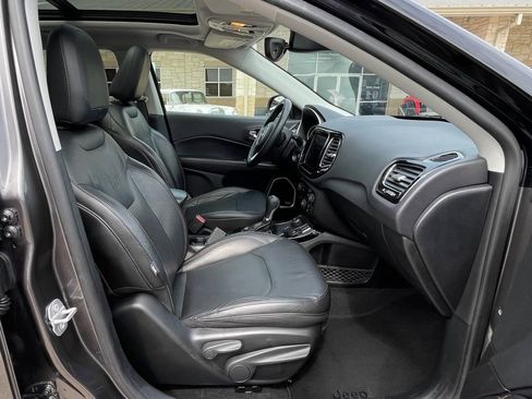Used 2018 Jeep Compass Limited w/ Navigation Group AWD/4WD image 29