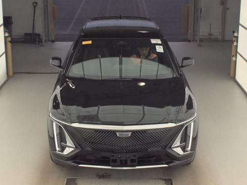 Used 2024 Cadillac Lyriq Luxury image 2