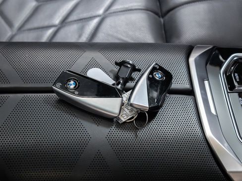 Used 2023 BMW 760i xDrive w/ Executive Package image 69