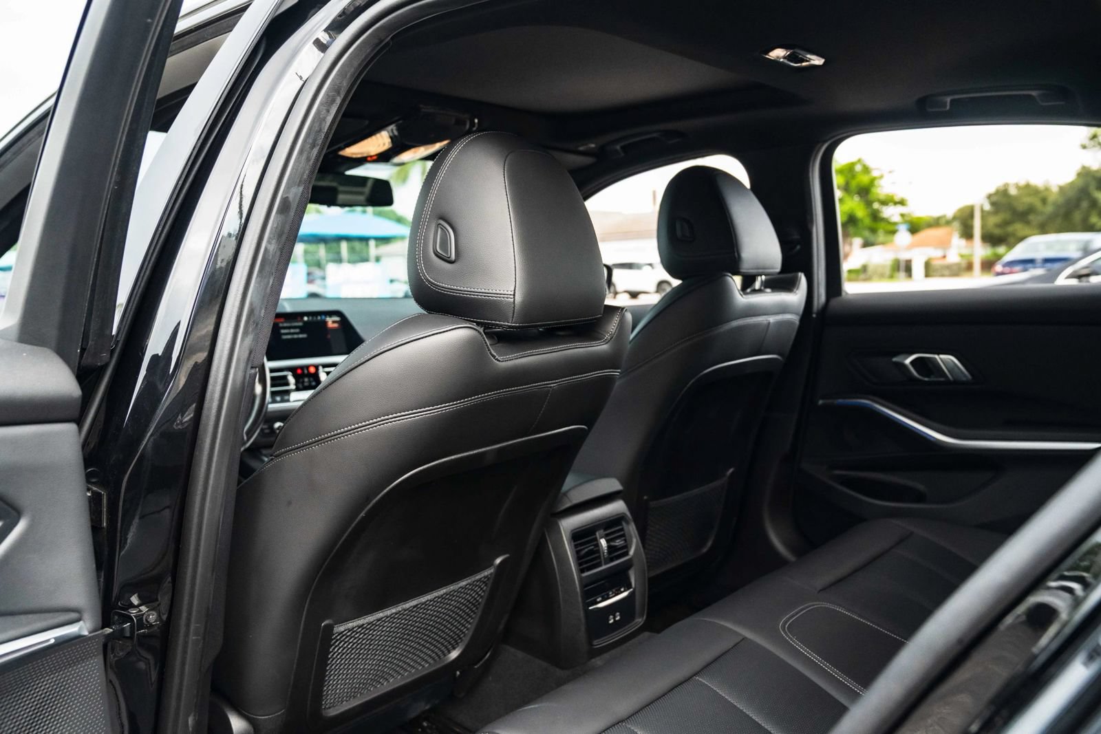 Used 2022 BMW M340i RWD image 17