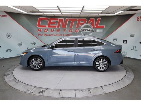 New 2026 Nissan Sentra SL w/ Floor Mat Package FWD image 3