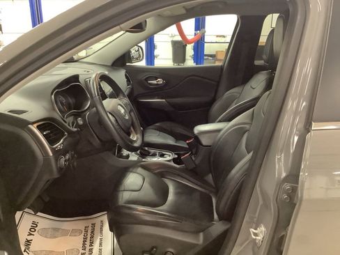 Used 2019 Jeep Cherokee Limited AWD/4WD image 10