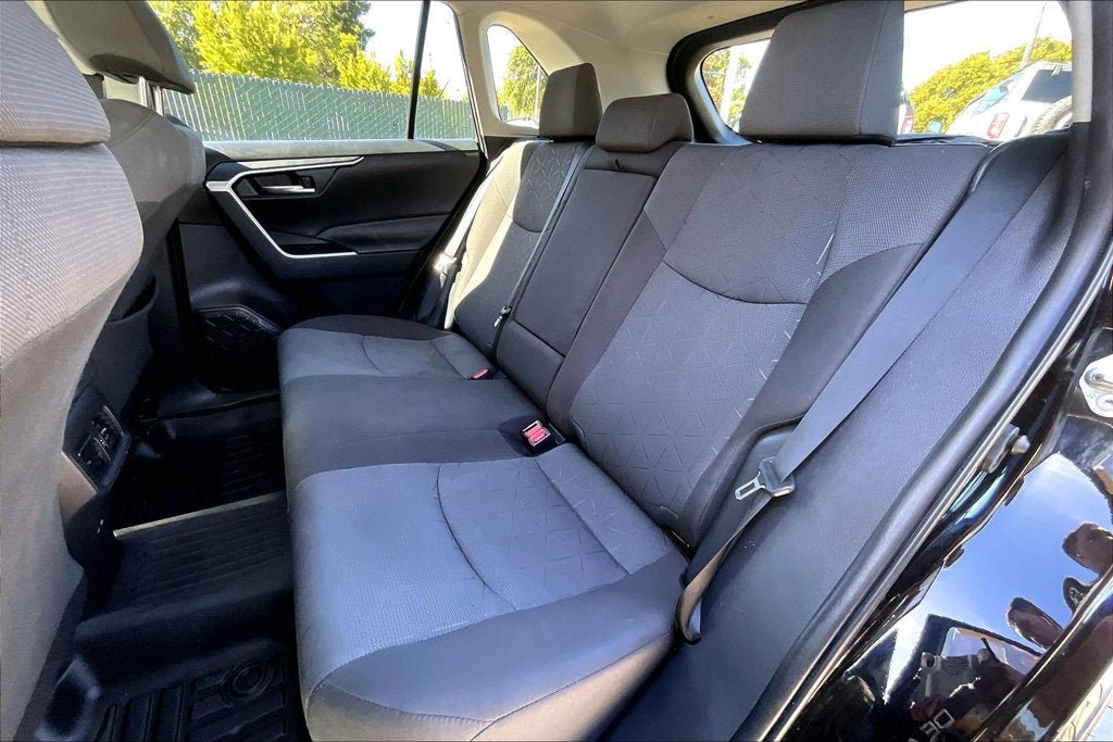 Used 2022 Toyota RAV4 XLE FWD image 18