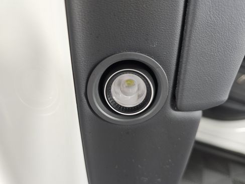 Used 2024 Rivian R1S Adventure AWD/4WD image 32