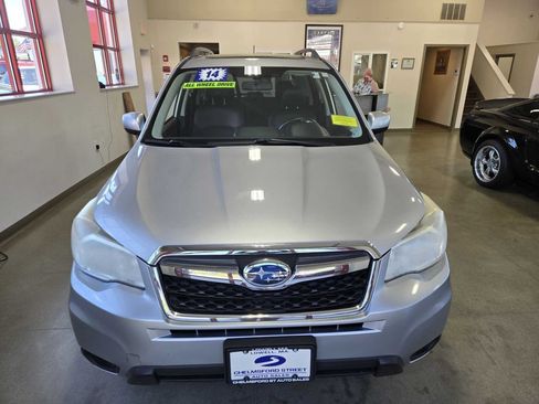 Used 2014 Subaru Forester 2.5i Limited AWD/4WD image 2