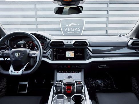Used 2025 Lamborghini Urus SE image 51