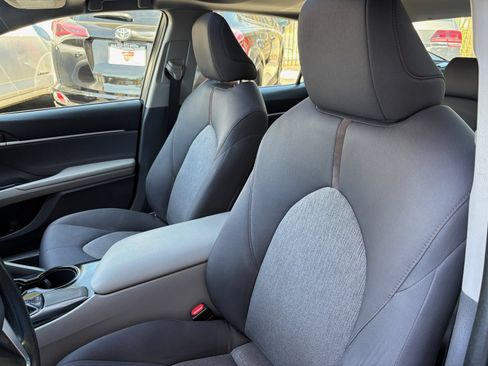 Used 2018 Toyota Camry LE w/ Moonroof Package FWD image 12