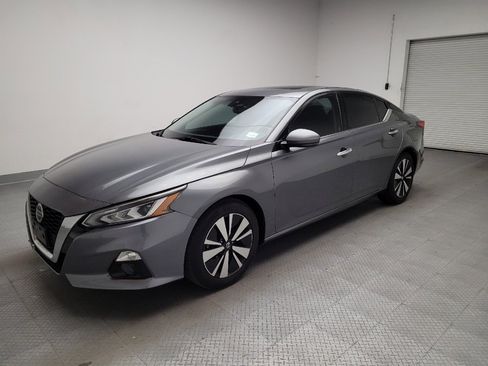 Used 2019 Nissan Altima 2.5 SL FWD image 2