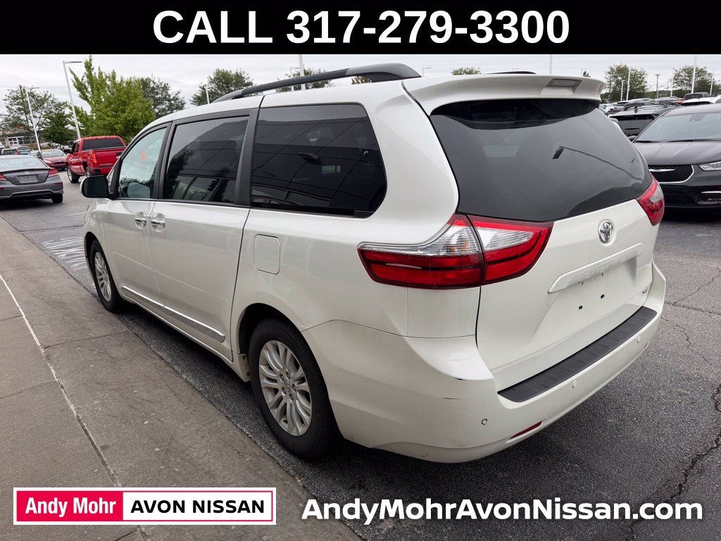 Used 2017 Toyota Sienna XLE Premium FWD image 6