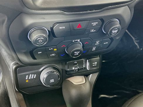 Used 2022 Jeep Renegade Limited AWD/4WD image 16