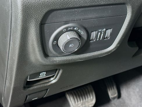 Used 2023 Jeep Grand Cherokee L Limited AWD/4WD image 17
