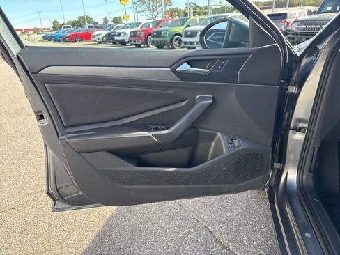 Used 2024 Volkswagen Jetta SE image 13