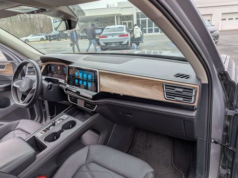 Used 2024 Volkswagen Atlas SE AWD/4WD image 24