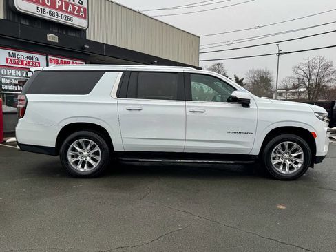 Used 2023 Chevrolet Suburban Premier image 3