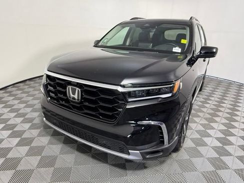 Used 2025 Honda Pilot Elite image 2
