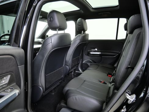 Used 2023 Mercedes-Benz GLB 250 4MATIC image 16