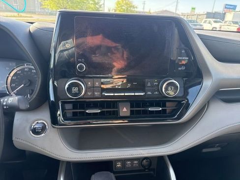 Used 2023 Toyota Highlander L FWD image 20