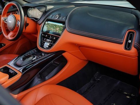 Used 2022 Aston Martin DBX image 21