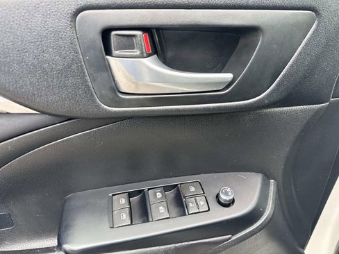 Used 2017 Toyota Highlander XLE FWD image 22