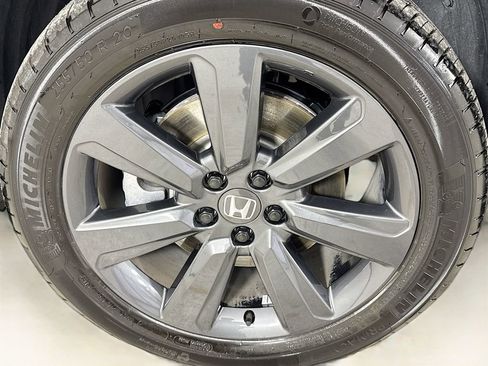 Used 2025 Honda Pilot Sport image 40