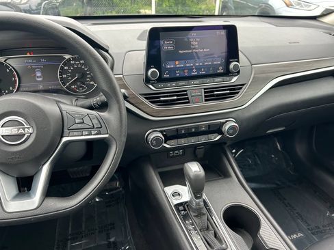Used 2025 Nissan Altima 2.5 SV FWD image 16