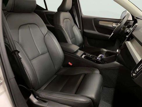 Used 2025 Volvo XC40 B5 Plus image 71