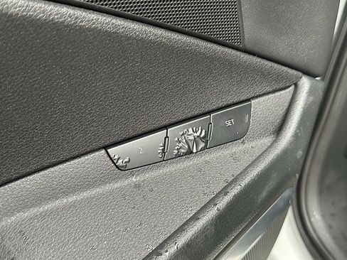 Used 2024 Audi Q8 e-tron Premium Plus w/ Premium Plus Package image 17
