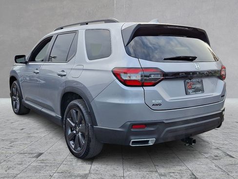 Used 2025 Honda Pilot Sport image 7