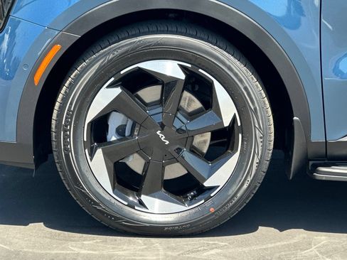 Certified 2025 Kia Sorento SX Prestige AWD/4WD image 30