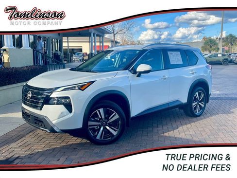 Used 2025 Nissan Rogue SL image 1