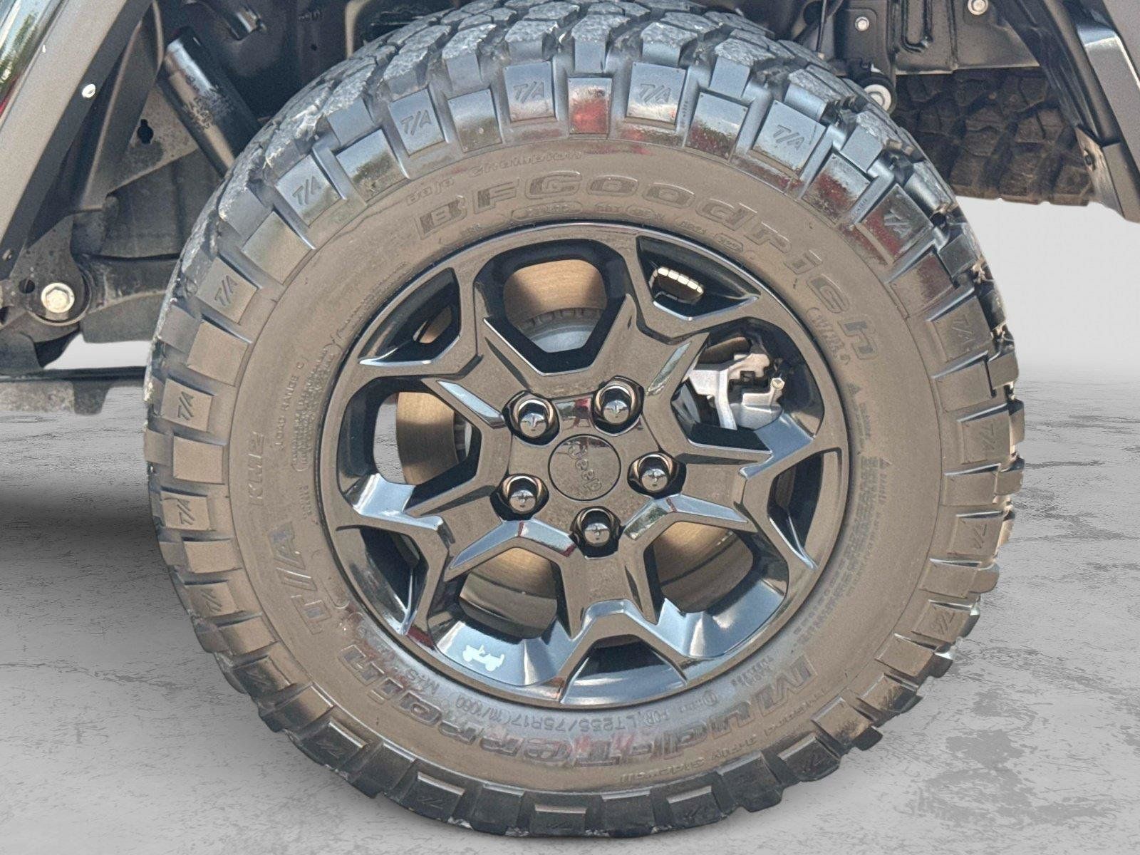 Certified 2023 Jeep Gladiator Sport AWD/4WD image 9