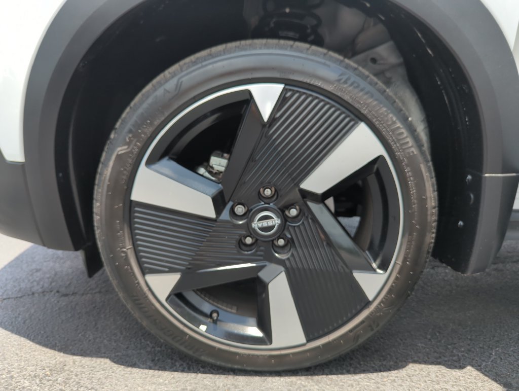 Certified 2025 Nissan Kicks SR AWD/4WD image 47
