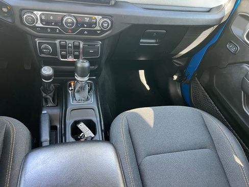 Used 2024 Jeep Wrangler Unlimited Sport AWD/4WD image 32