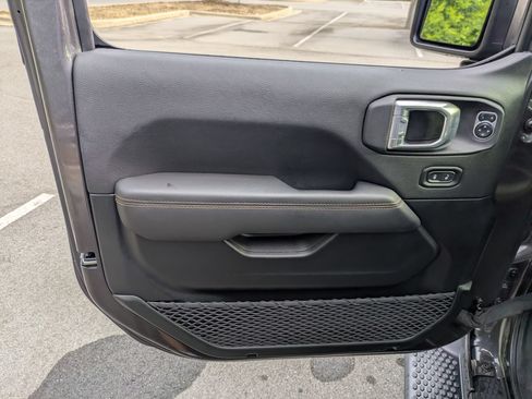 Used 2021 Jeep Wrangler Unlimited Sahara AWD/4WD image 15