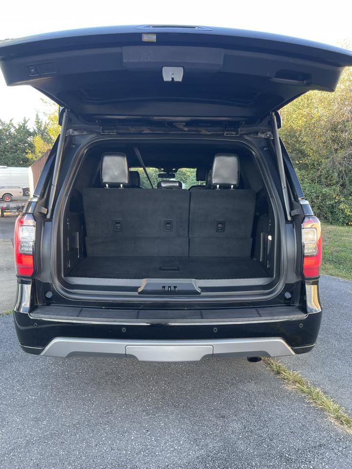 Used 2018 Ford Expedition Limited w/ Equipment Group 301A AWD/4WD image 3