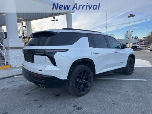 Certified 2024 Chevrolet Traverse RS image 3