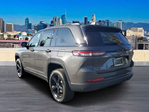 New 2025 Jeep Grand Cherokee Altitude image 5