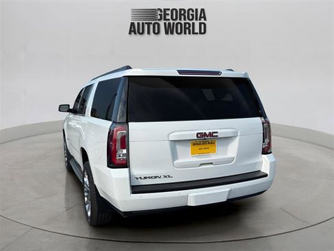 Used 2018 GMC Yukon XL SLT image 3
