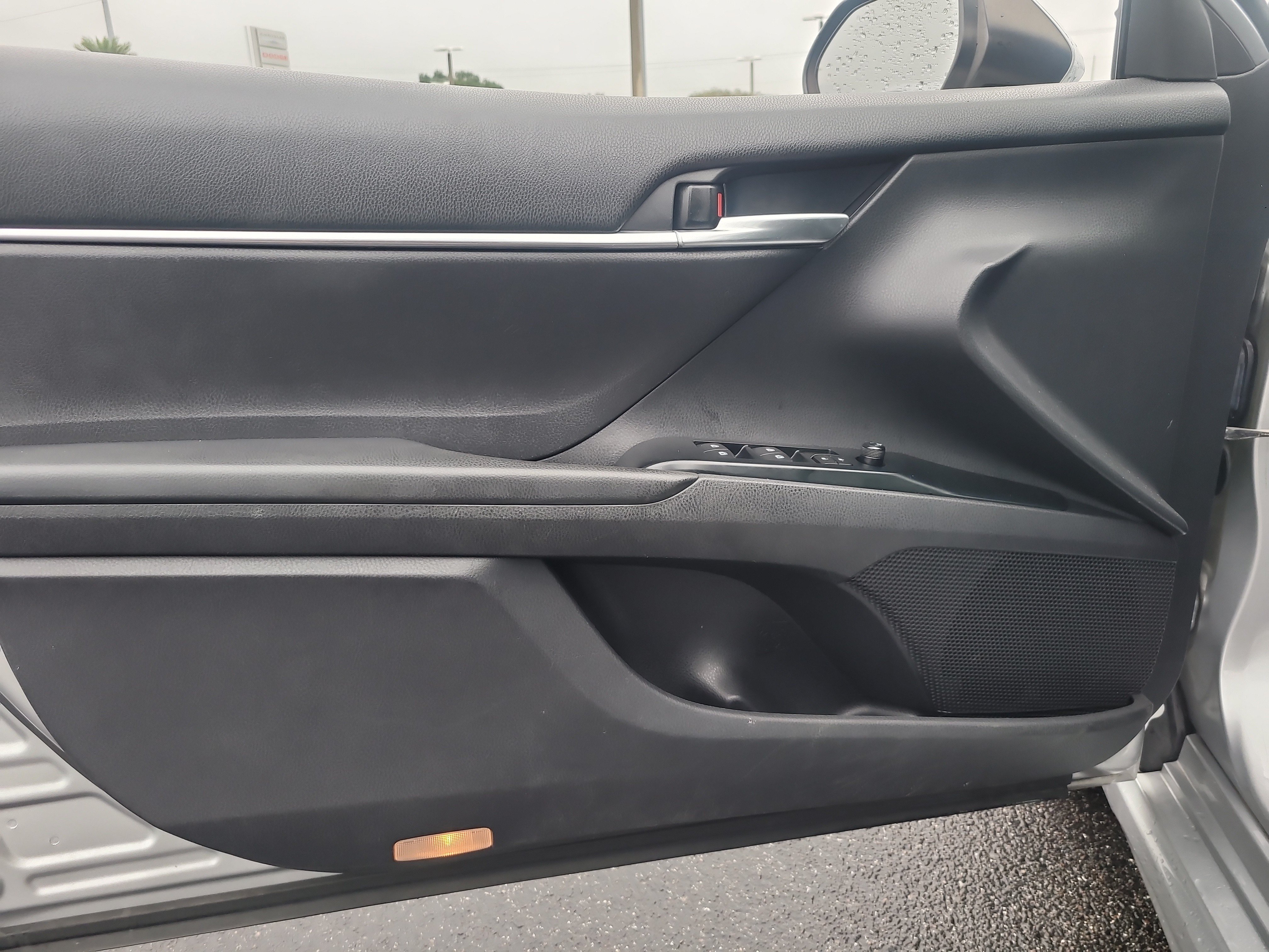 Used 2019 Toyota Camry SE FWD image 14