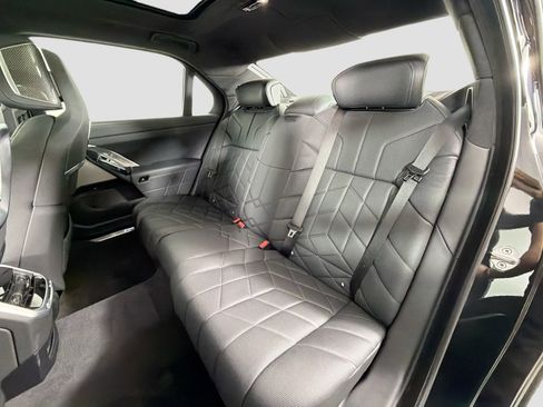 Certified 2023 BMW i7 xDrive60 image 25