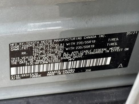Used 2021 Toyota RAV4 XLE Premium FWD image 9