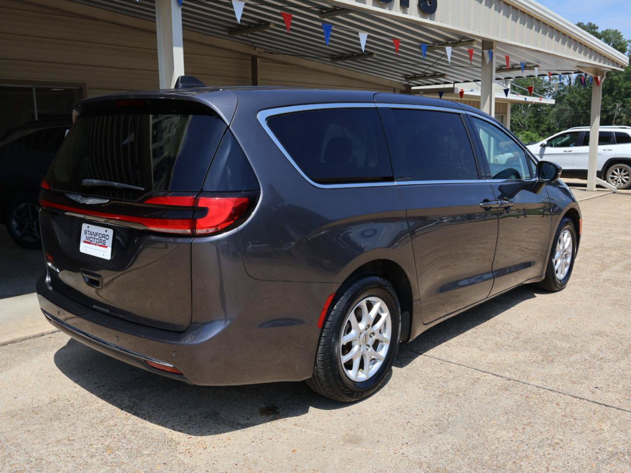 Used 2025 Chrysler Pacifica Select FWD image 7