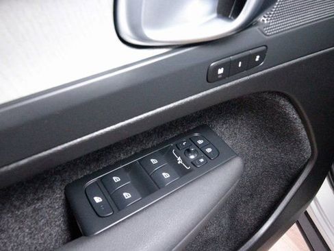 Certified 2025 Volvo XC40 B5 Core image 12