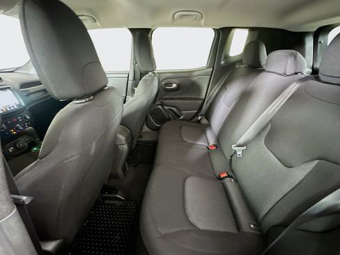 Used 2023 Jeep Renegade Latitude image 27