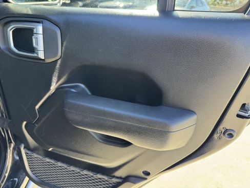 Certified 2025 Jeep Wrangler Willys image 11