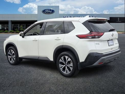 Used 2021 Nissan Rogue SV image 3