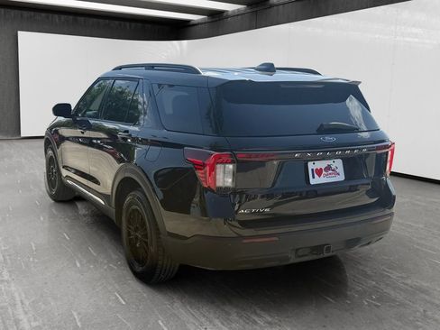 Used 2025 Ford Explorer Active RWD image 3