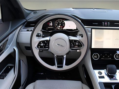 Used 2026 Jaguar F-PACE R-Dynamic S AWD/4WD image 14